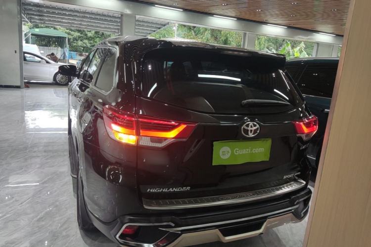 Used Toyota Highlander 2018 2.0T Four-Wheel Drive Luxury Edition 7 Seats China V Emission Standard Rear