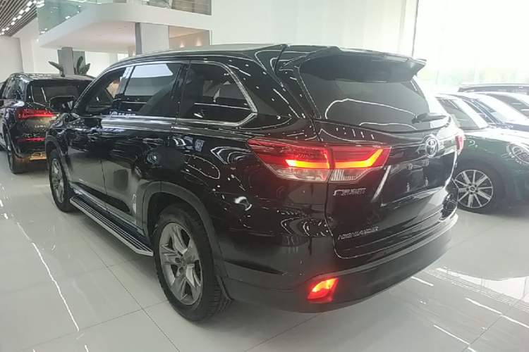 Used Toyota Highlander 2018 2.0T Two-Wheel Drive Luxury Edition 7 Seats China VI Standard Rear Left 45 Deg