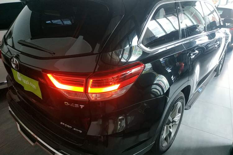 Used Toyota Highlander 2018 2.0T Four-Wheel Drive Luxury Edition 7 Seats China V Emission Standard Rear Right 45 Deg