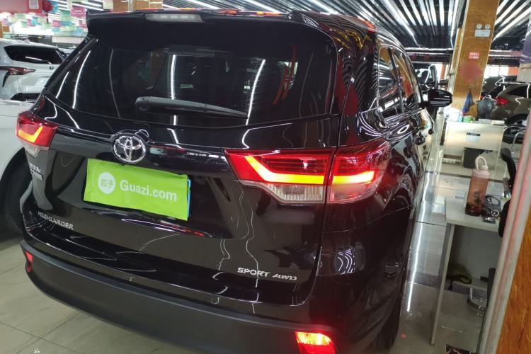 Used Toyota Highlander 2018 2.0T Four-Wheel Drive Luxury Edition 7 Seats China V Emission Standard Rear Right 45 Deg