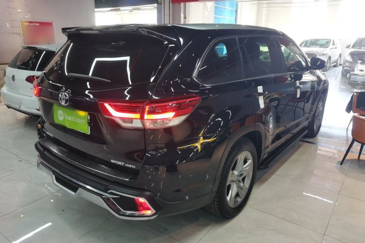 Used Toyota Highlander 2018 2.0T Four-Wheel Drive Luxury Edition 7 Seats China V Emission Standard Rear Right 45 Deg