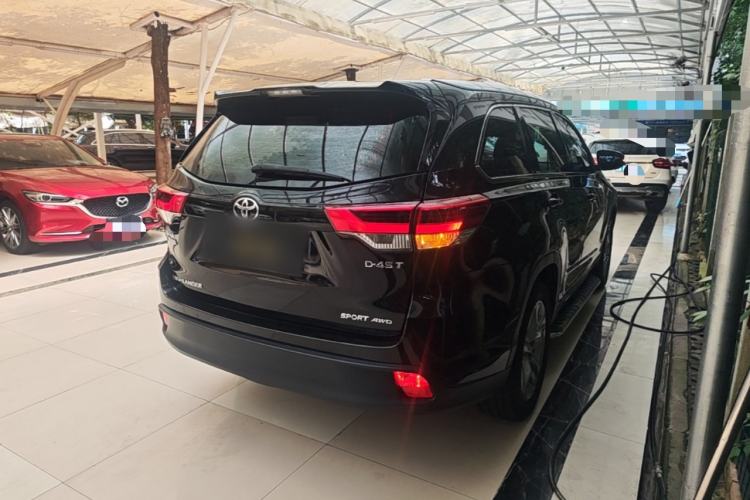 Used Toyota Highlander 2018 2.0T Four-Wheel Drive Luxury Edition 7 Seats China V Emission Standard Rear Right 45 Deg