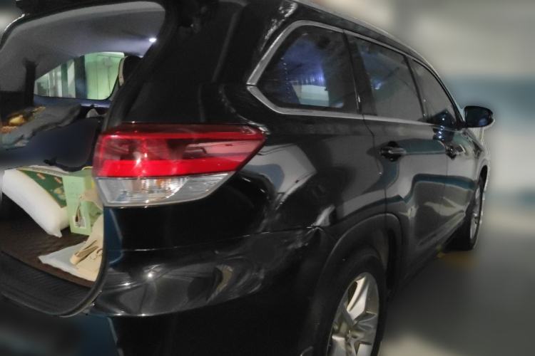 Used Toyota Highlander 2018 2.0T Four-Wheel Drive Luxury Edition 7 Seats China V Emission Standard Rear Right 45 Deg