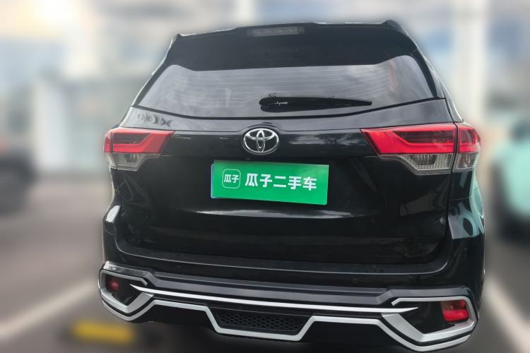Used Toyota Highlander 2018 2.0T Two-Wheel-Drive Luxury Edition 7 Seats Emission Standard China V Rear