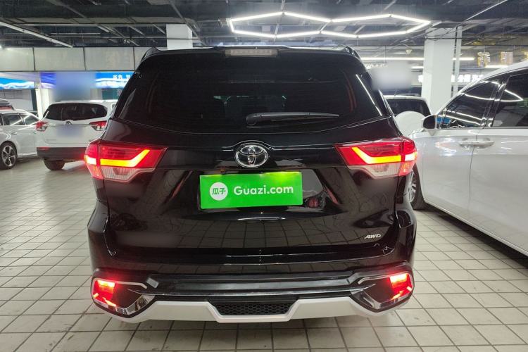 Used Toyota Highlander 2018 2.0T Four-Wheel Drive Elite Edition 7 Seats China VI Standard Rear