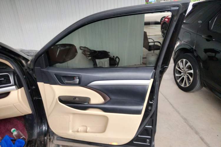 Used Toyota Highlander 2018 2.0T Four-Wheel Drive Luxury Version 7 Seats China VI Standard Right Front Door Interior