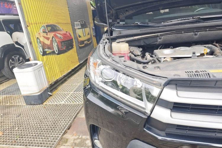 Used Toyota Highlander 2018 2.0T Four-Wheel Drive Luxury Edition 7 Seats China V Emission Standard Right Front Headlight