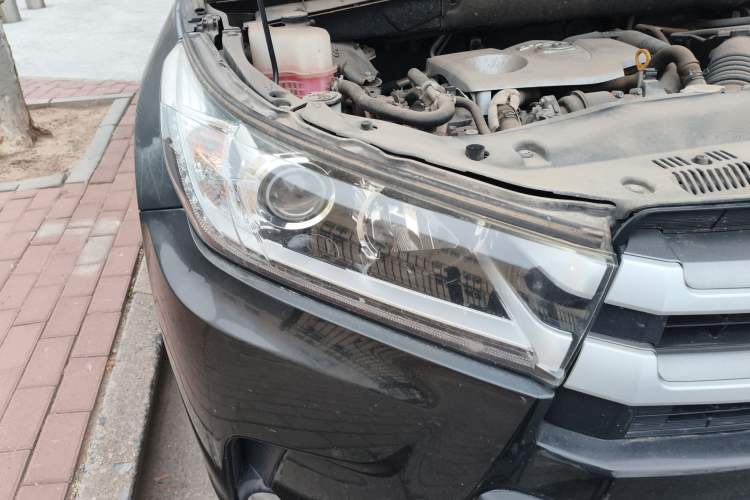Used Toyota Highlander 2018 2.0T Two-Wheel Drive Elite Version 5 Seats China VI Standard Right Front Headlight
