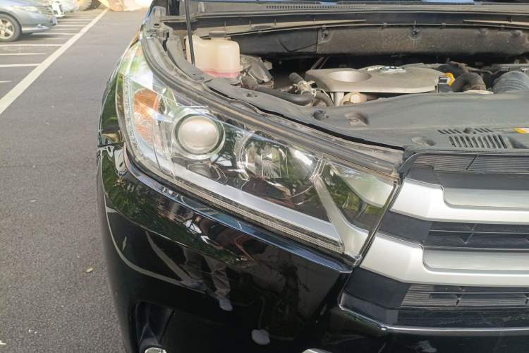 Used Toyota Highlander 2018 2.0T Two-Wheel Drive Elite Version 5 Seats China VI Standard Right Front Headlight