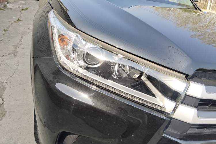 Used Toyota Highlander 2018 2.0T Four-Wheel Drive Luxury Version 7 Seats China VI Standard Right Front Headlight