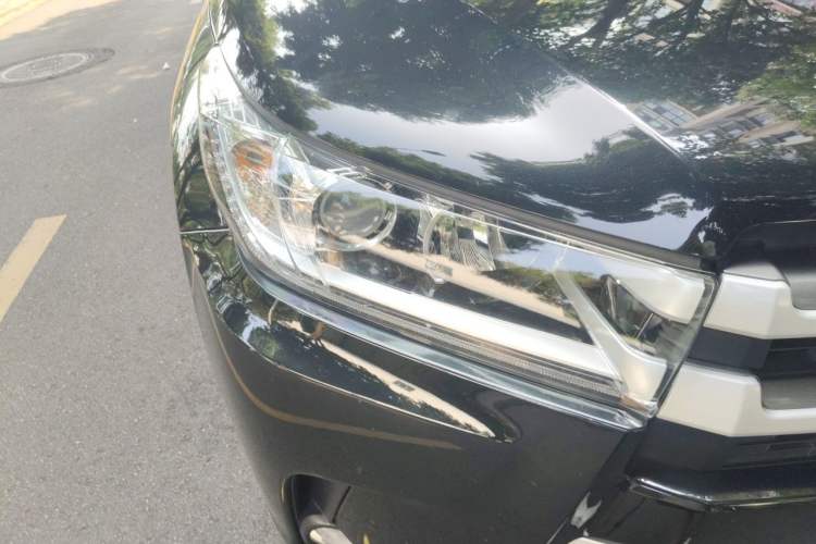 Used Toyota Highlander 2018 2.0T Four-Wheel Drive Luxury Edition 7 Seats China V Emission Standard Right Front Headlight