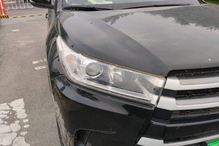 Used Toyota Highlander 2018 2.0T Two-Wheel Drive Elite Version 5 Seats China VI Standard Right Front Headlight
