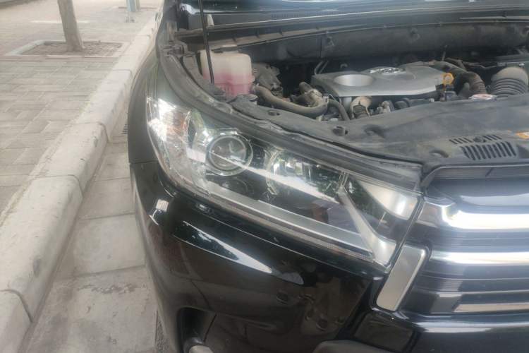 Used Toyota Highlander 2018 2.0T Four-Wheel Drive Prestige Version 7 Seats China VI Standard Right Front Headlight