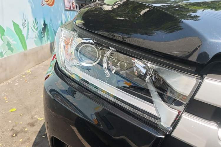 Used Toyota Highlander 2018 2.0T Two-Wheel Drive Elite Version 5 Seats China VI Standard Right Front Headlight