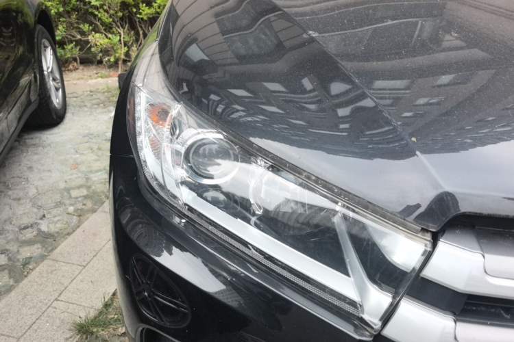 Used Toyota Highlander 2018 2.0T Two-Wheel Drive Luxury Edition 7 Seats China VI Standard Right Front Headlight