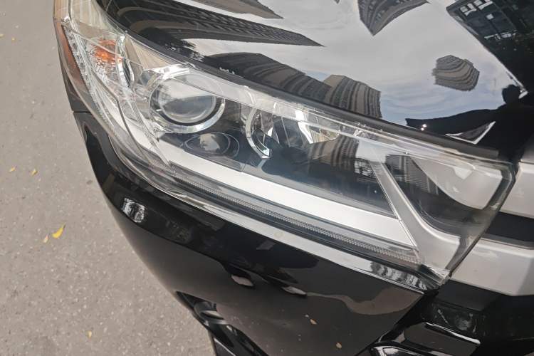 Used Toyota Highlander 2018 2.0T Four-Wheel Drive Luxury Edition 7 Seats China V Emission Standard Right Front Headlight