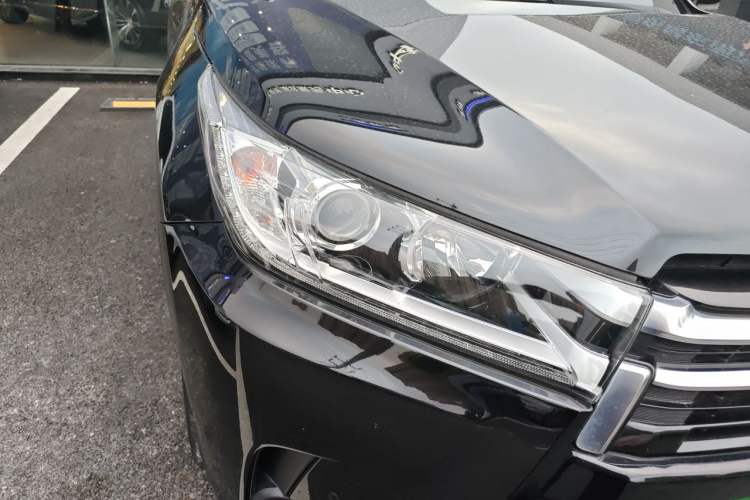Used Toyota Highlander 2018 2.0T Four-Wheel Drive Supreme Edition 7-Seater China VI Right Front Headlight