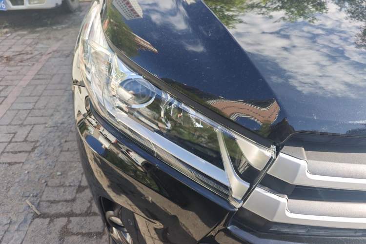 Used Toyota Highlander 2018 2.0T Four-Wheel Drive Luxury Edition 7 Seats China V Emission Standard Right Front Headlight