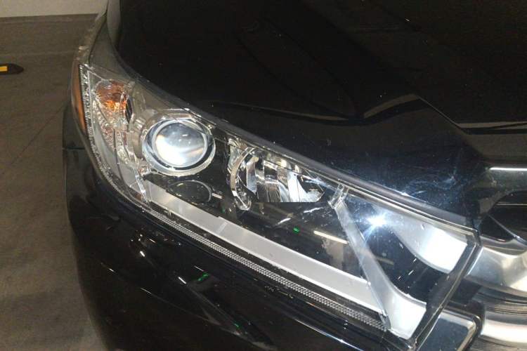 Used Toyota Highlander 2018 2.0T Four-Wheel Drive Prestige Version 7 Seats China V Emission Standard Right Front Headlight