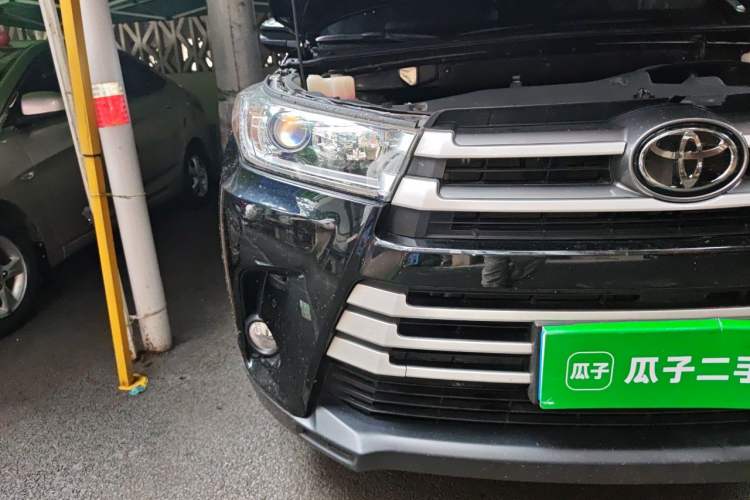 Used Toyota Highlander 2018 2.0T Four-Wheel Drive Luxury Version 7 Seats China VI Standard Right Front Headlight