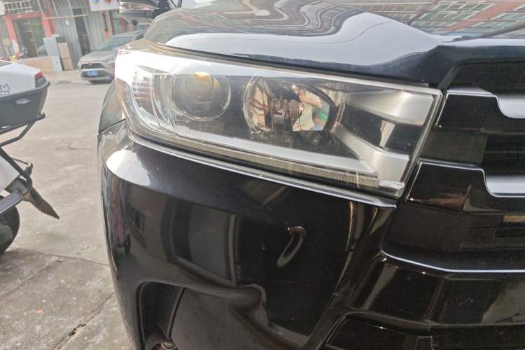 Used Toyota Highlander 2018 2.0T Four-Wheel Drive Elite Edition 7 Seats China V Standard Right Front Headlight