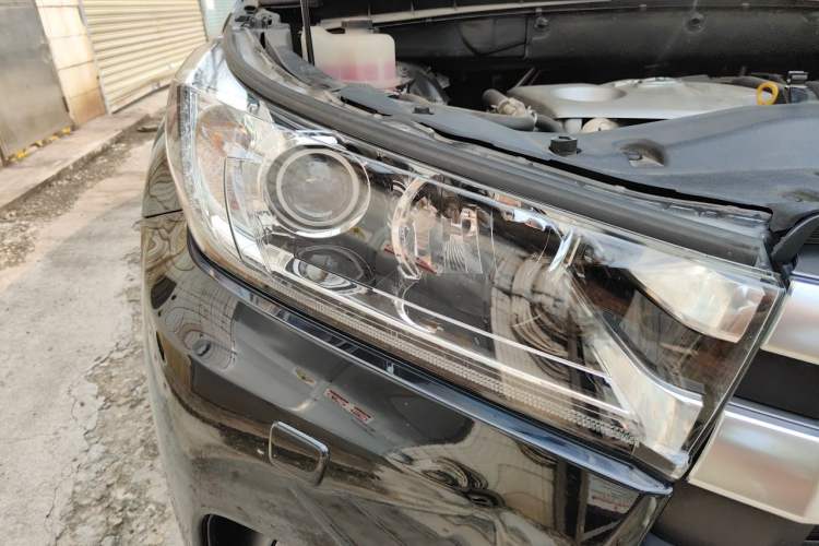 Used Toyota Highlander 2018 2.0T Four-Wheel Drive Supreme Edition 7-Seater China VI Right Front Headlight