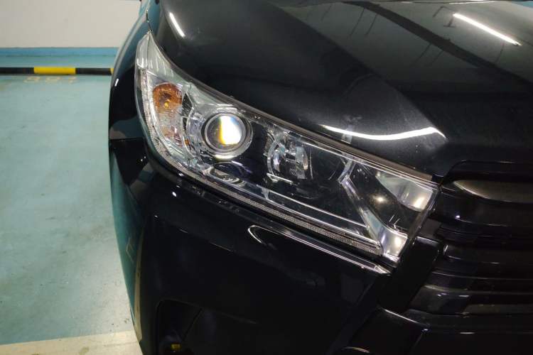 Used Toyota Highlander 2018 2.0T Four-Wheel Drive Prestige Version 7 Seats China VI Standard Right Front Headlight