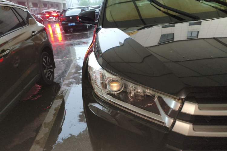 Used Toyota Highlander 2018 2.0T Four-Wheel Drive Luxury Edition 7 Seats China V Emission Standard Right Front Headlight