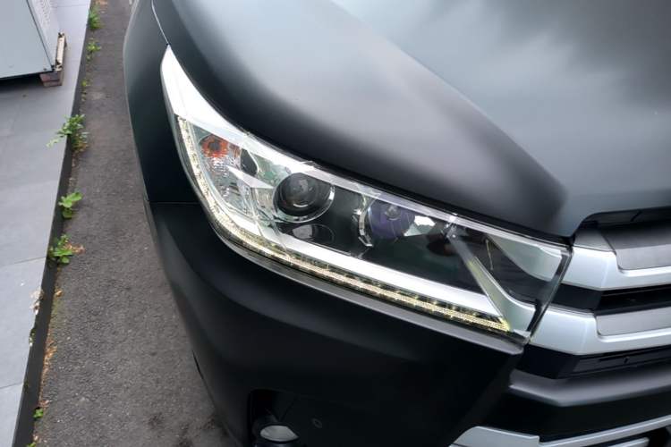 Used Toyota Highlander 2018 2.0T Four-Wheel Drive Luxury Version 7 Seats China VI Standard Right Front Headlight