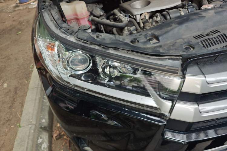 Used Toyota Highlander 2018 2.0T Four-Wheel Drive Luxury Version 7 Seats China VI Standard Right Front Headlight