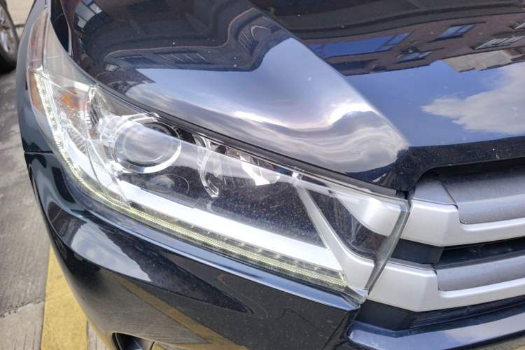 Used Toyota Highlander 2018 2.0T Two-Wheel Drive Elite Edition 7 Seats Emission Standard China V Right Front Headlight