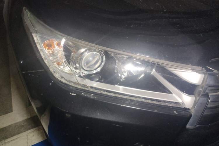 Used Toyota Highlander 2018 2.0T Four-Wheel Drive Prestige Version 7 Seats China VI Standard Right Front Headlight