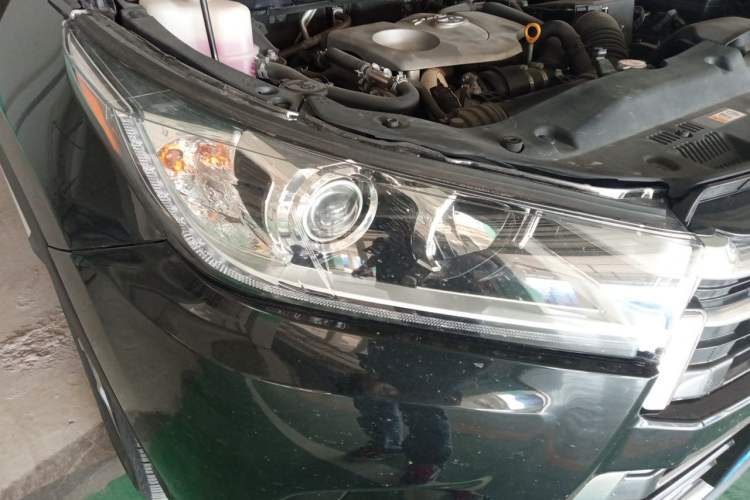 Used Toyota Highlander 2018 2.0T Four-Wheel Drive Prestige Version 7 Seats China VI Standard Right Front Headlight