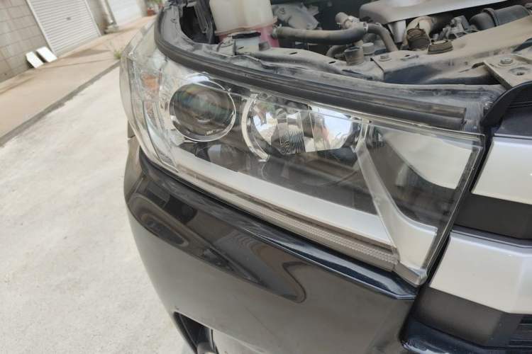 Used Toyota Highlander 2018 2.0T Four-Wheel Drive Luxury Version 7 Seats China VI Standard Right Front Headlight