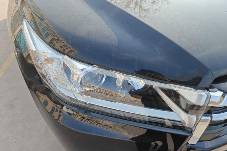 Used Toyota Highlander 2018 2.0T Four-Wheel Drive Prestige Version 7 Seats China VI Standard Right Front Headlight