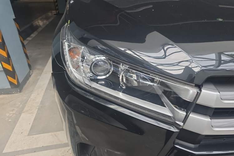 Used Toyota Highlander 2018 2.0T Four-Wheel Drive Luxury Version 7 Seats China VI Standard Right Front Headlight
