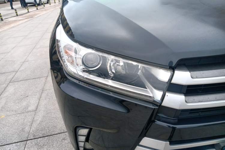 Used Toyota Highlander 2018 2.0T Four-Wheel Drive Luxury Version 7 Seats China VI Standard Right Front Headlight