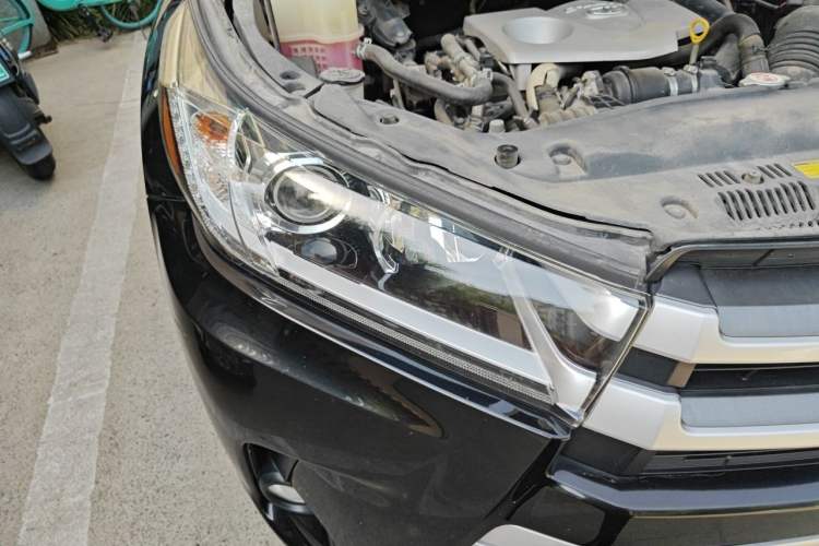Used Toyota Highlander 2018 2.0T Four-Wheel Drive Elite Edition 7 Seats China V Standard Right Front Headlight