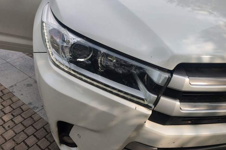 Used Toyota Highlander 2018 2.0T Four-Wheel Drive Luxury Version 7 Seats China VI Standard Right Front Headlight