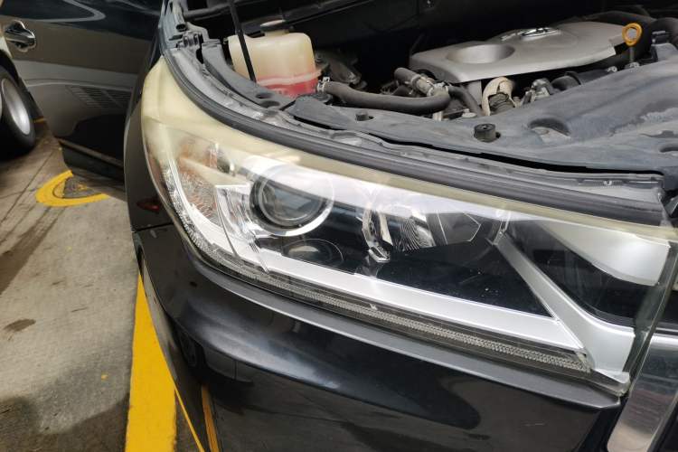 Used Toyota Highlander 2018 2.0T Four-Wheel Drive Prestige Version 7 Seats China V Emission Standard Right Front Headlight