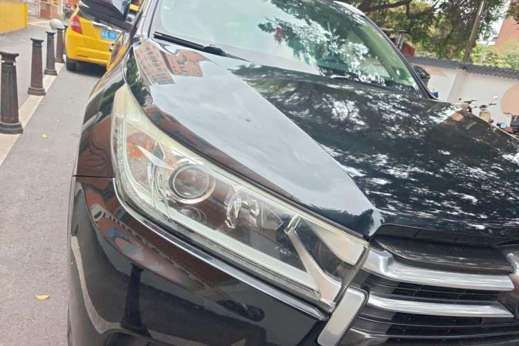 Used Toyota Highlander 2018 2.0T Four-Wheel Drive Prestige Version 7 Seats China V Emission Standard Right Front Headlight