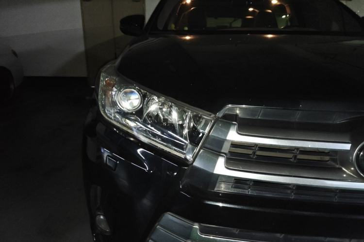 Used Toyota Highlander 2018 2.0T Four-Wheel Drive Supreme Edition 7-Seater China VI Right Front Headlight