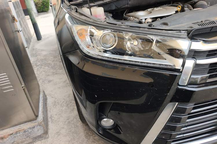 Used Toyota Highlander 2018 2.0T Four-Wheel Drive Prestige Version 7 Seats China VI Standard Right Front Headlight