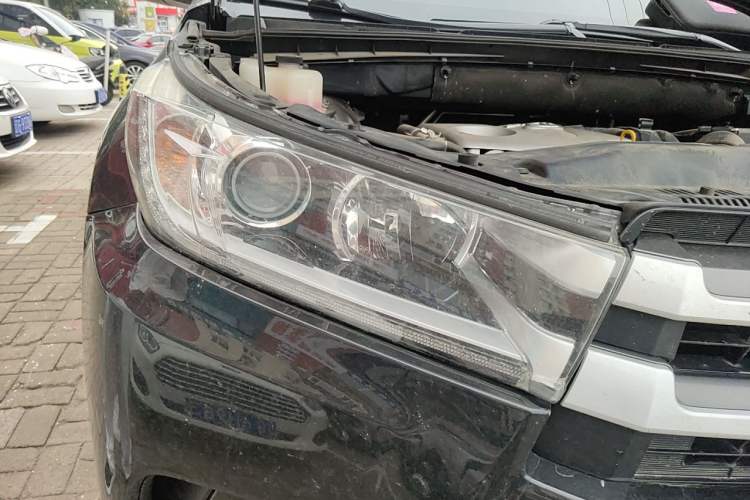 Used Toyota Highlander 2018 2.0T Four-Wheel Drive Luxury Edition 7 Seats China V Emission Standard Right Front Headlight