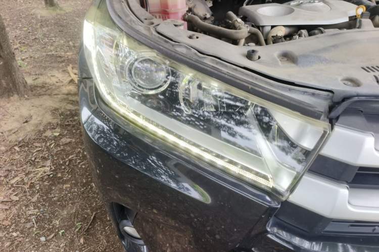 Used Toyota Highlander 2018 2.0T Four-Wheel Drive Luxury Version 7 Seats China VI Standard Right Front Headlight