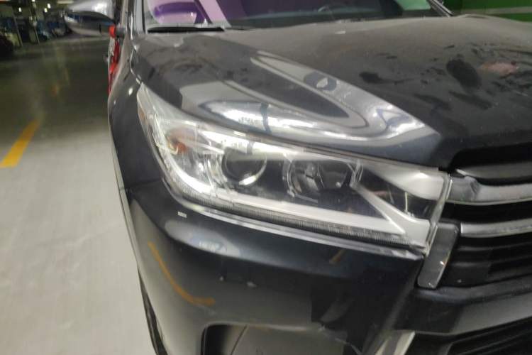 Used Toyota Highlander 2018 2.0T Four-Wheel Drive Prestige Version 7 Seats China V Emission Standard Right Front Headlight