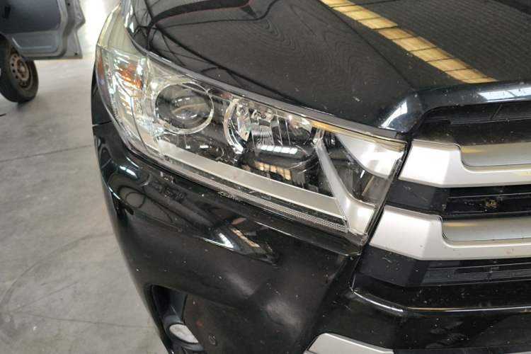 Used Toyota Highlander 2018 2.0T Four-Wheel Drive Elite Edition 7 Seats China VI Standard Right Front Headlight