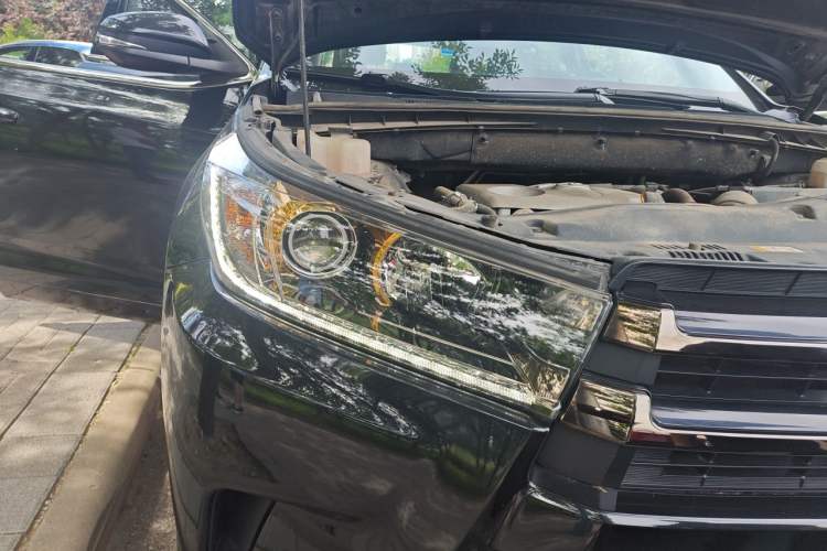 Used Toyota Highlander 2018 2.0T Four-Wheel Drive Luxury Version 7 Seats China VI Standard Right Front Headlight