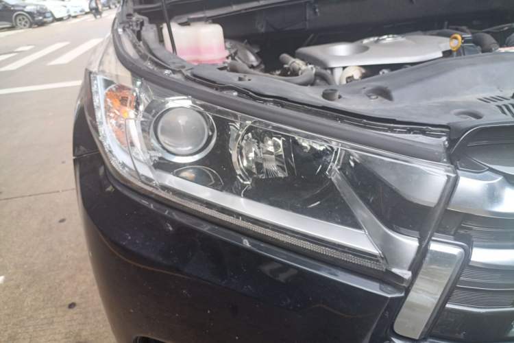Used Toyota Highlander 2018 2.0T Four-Wheel Drive Prestige Version 7 Seats China VI Standard Right Front Headlight