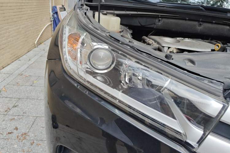 Used Toyota Highlander 2018 2.0T Four-Wheel Drive Luxury Version 7 Seats China VI Standard Right Front Headlight